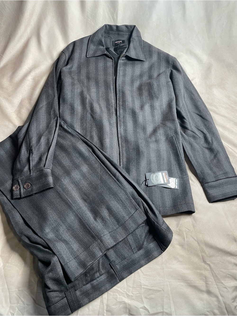 Pardazzio Uomo Mens 2 Piece Wool Suit 46R NWT